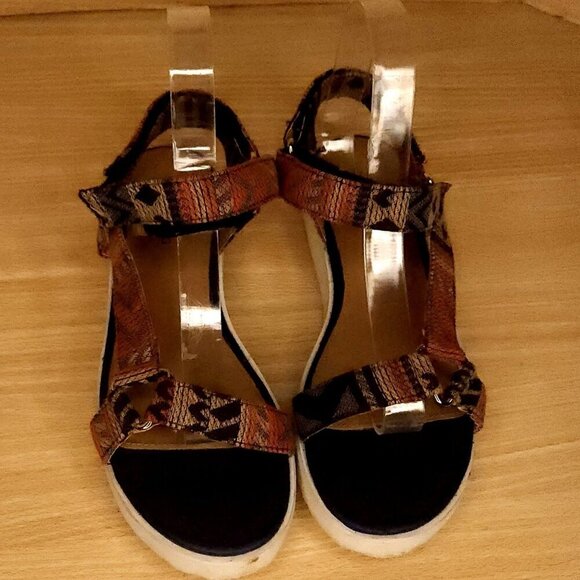 Call It Spring Womens Southwestern Hook and Loop Strap Sandals 7.5 - Picture 2 of 8